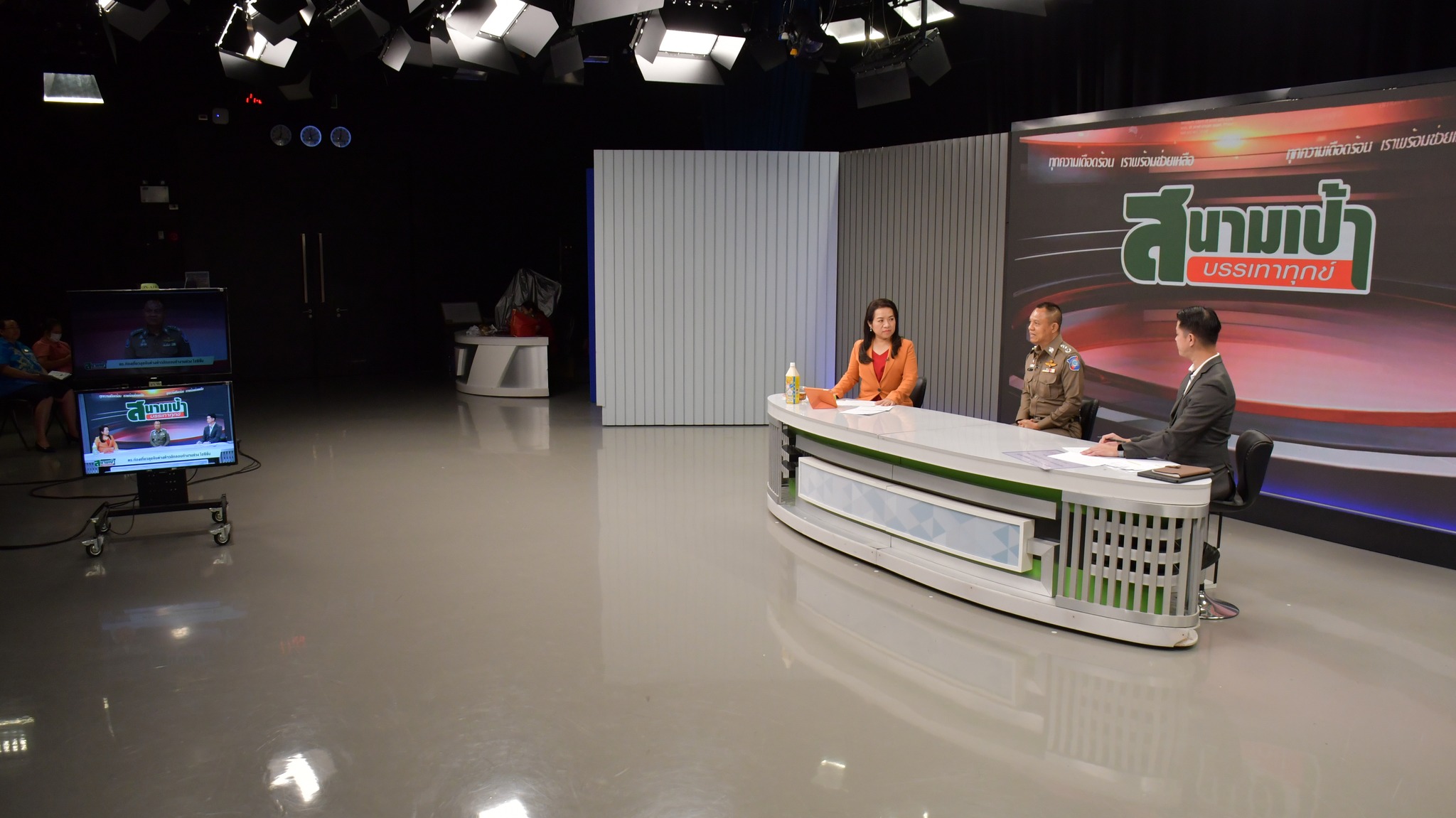 ทนายธนวิน ในรายการสนามเป้าบรรเทาทุกข์